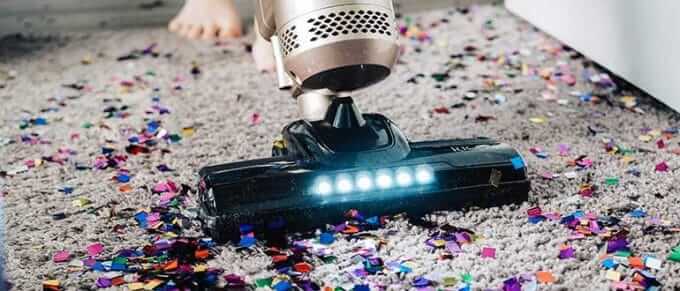 Як обрати вертикальний пилосос?